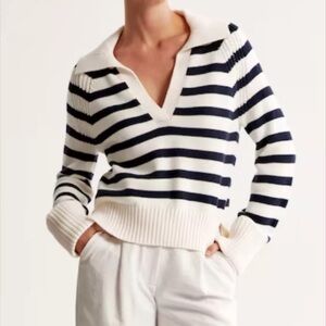 Striped notch neck Knit Sweater Navy and White with collar